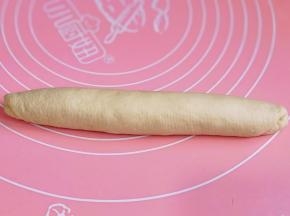 卷起来，收口捏紧朝下。