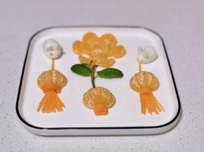 兔子放在灯笼提手上就好啦！