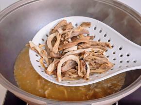 煮两分钟捞出。