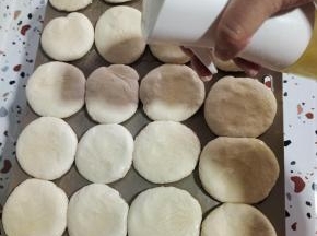 再在表面喷一层油！