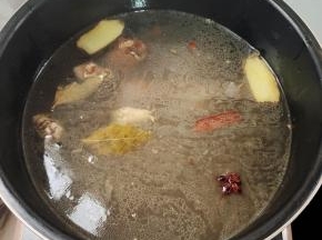 煮开之后，倒入电压力锅中！