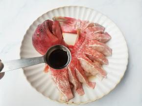 加一勺蒸鱼豉油，
