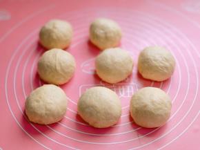 取出分成8等份，醒10分钟。