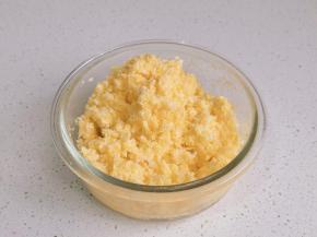 椰蓉馅食材混合搅拌均匀。