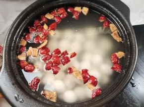 水开，放入汤圆！