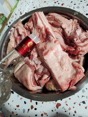 切好后，倒上度数高一点的白酒！