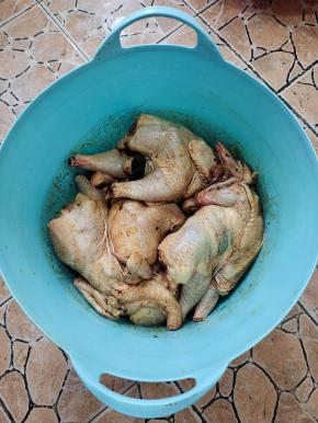 再整齐的摆放在桶里！