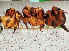 风干好的鸡，立春后收起来放进冰箱冷冻保存！