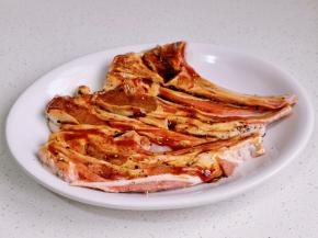 再淋上蚝油抹匀。