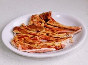 再淋上蚝油抹匀。