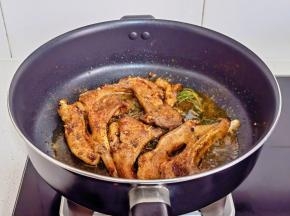 煎至焦糊关火出锅。