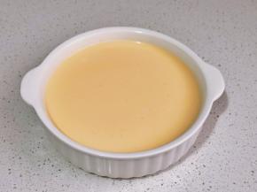 倒入耐高温器具中。