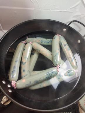 看松花蛋肠颜色慢慢变了！