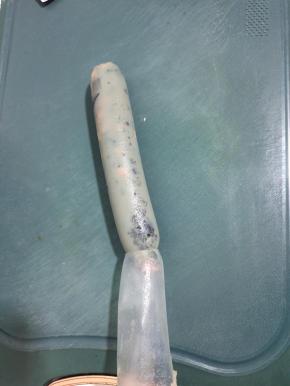 把塑料肠衣扒开！