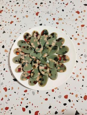 一个压一个的摆盘！