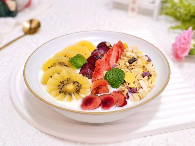 水果酸奶碗