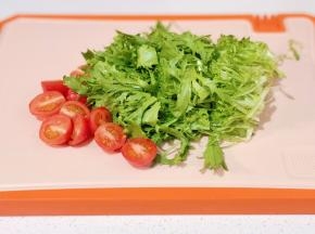 时蔬洗净切好。