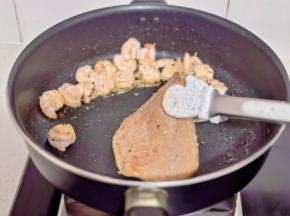 煎至自己喜欢的口感即可。