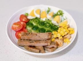 所有食材摆盘。