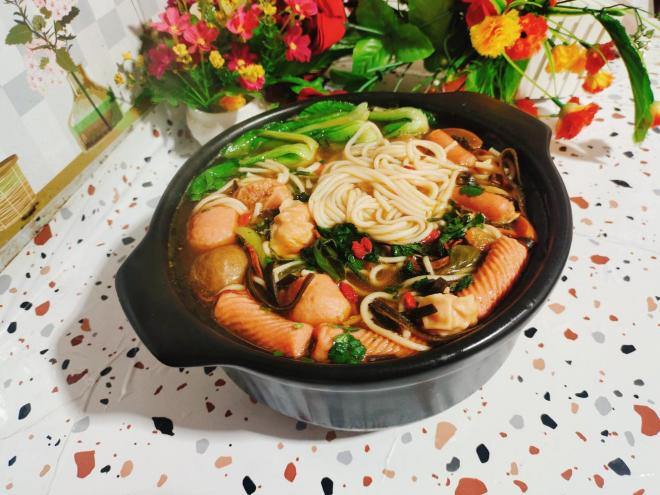 番茄味砂锅米线