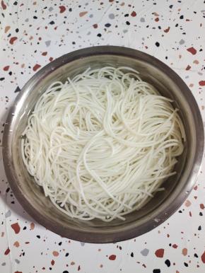 米线提前用开水泡一个小时！