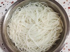 米线提前用开水泡一个小时！