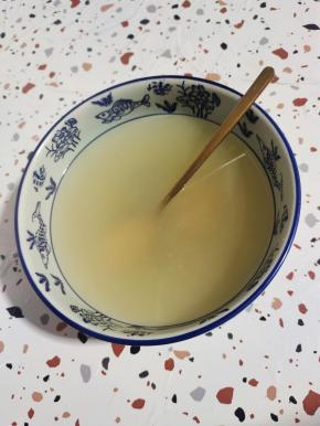 鸡汤味浓汤宝用开水冲开，当做高汤备用！