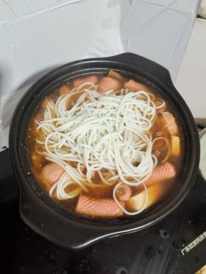 煮至米线能用筷子夹断就可以了！