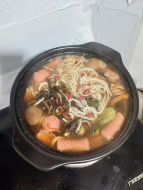 放入几颗枸杞！