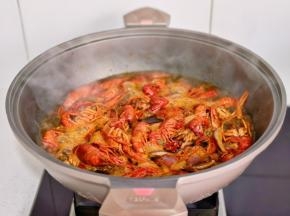 大火烧开煮5分钟。