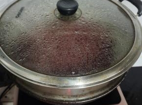大火蒸1个小时！(看红豆蒸开花就表示红豆熟了！)
