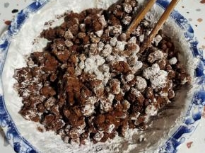 搅拌成这种干松状！只要能团成球就可以了！