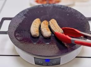 煎至金黄熟透。