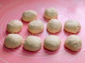 发酵好分成等份，醒10分钟。