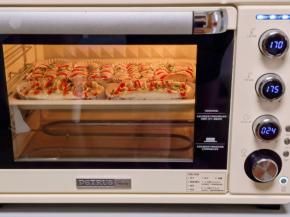 上170度，下175度烤25分钟。（注意观察上色情况，必要时加盖锡纸）