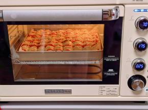 上170度，下175度烤30分钟。（注意观察上色后加盖锡纸）