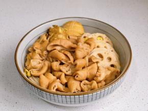 所有食材放入碗中。