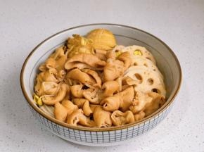 所有食材放入碗中。