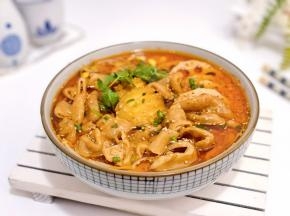 撒葱花香菜即可。