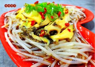 葱油银针鲍鱼，是一道经典的宴客必备拿手大菜哦。