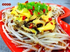 葱油银针鲍鱼，是一道经典的宴客必备拿手大菜哦。