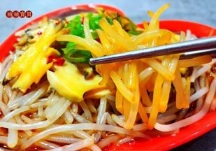 银针入口咸鲜脆爽，好吃到停不下来。