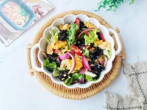 拌匀静置10分钟，盛盘开吃啦。