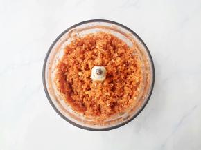 一起打成碎末。