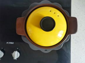 大火煮开转小火煮10分钟出胶。