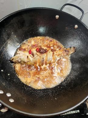 大火烧开后，再转小火继续煮10分钟左右！