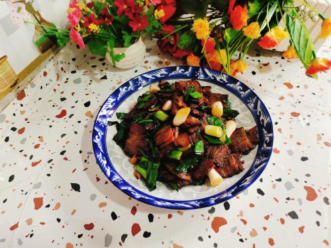 蒜苗炒腊肉