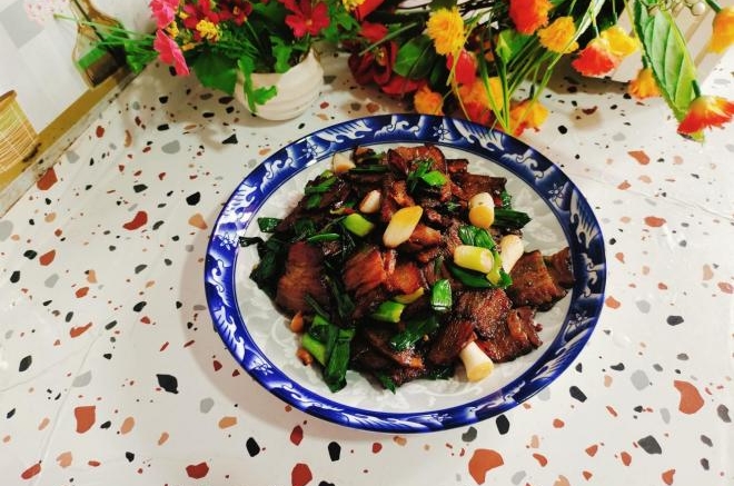 蒜苗炒腊肉