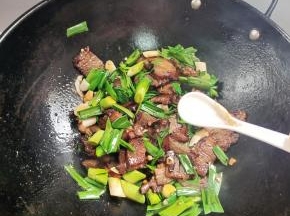 加入一勺盐调味！