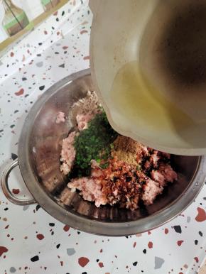 淋上热油！激发出葱花的香味儿！